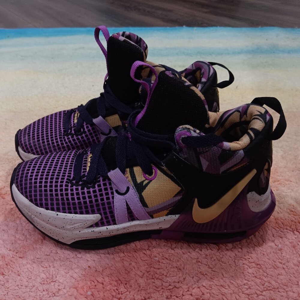 Nike Youth LeBron Witness 7 SE GS Lakers Graffiti sneakers Size 4 - Picture 6 of 8